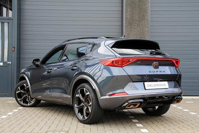 Cupra Formentor 1.4 e-HYBRID 245PK VZ DSG Panorama dak | Cupra stuurwiel | Groot display | 360 camera - alle camera's | Keyless entry | Vol in de opties | Dealer onderhouden | 1e lak | BTW!