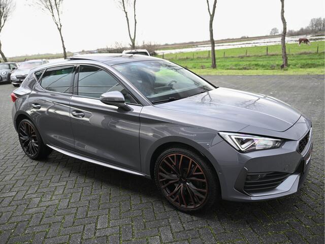 Cupra Leon 1.4 e-Hybrid 245pk VZ Copper Edition Pano LED Dodehoek Lane Ass Stuur/Stoelverw