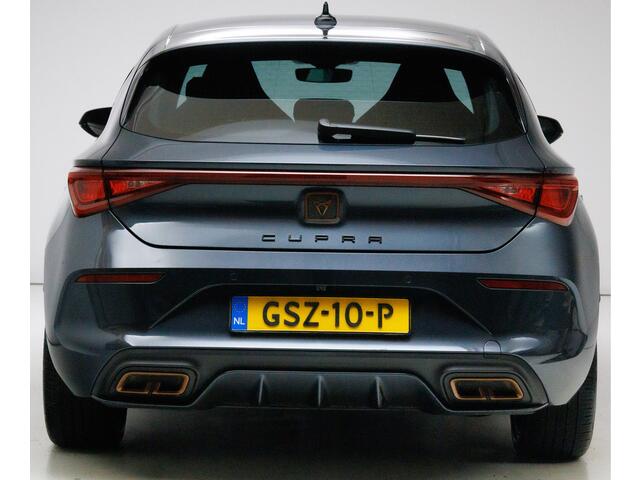 Cupra Leon 1.4 e-Hybrid Business 204 PK Stoel- stuurverwarming, Travel assist, Navigatie, Camera, 18 inch, Adaptive cruise