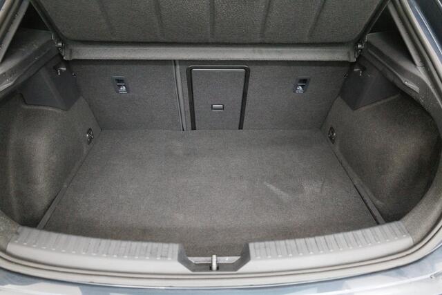 Cupra Leon 1.4 e-Hybrid Business 204 PK Stoel- stuurverwarming, Travel assist, Navigatie, Camera, 18 inch, Adaptive cruise