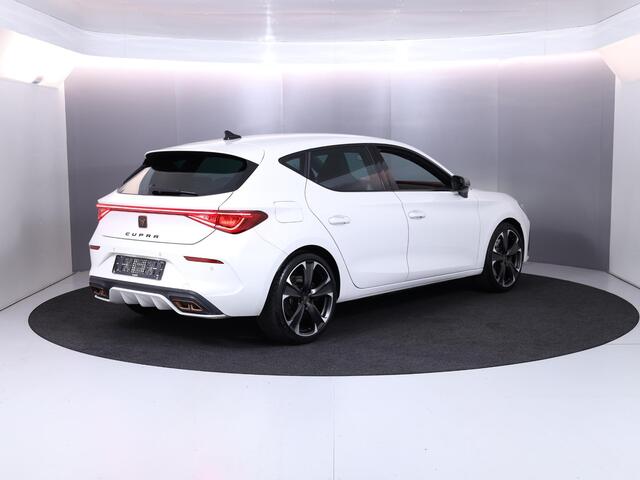 Cupra Leon 1.4 e-Hybrid VZ Business 245 pk Automaat (DSG) | Navigatie | Parkeersensoren achter | Cruise control | Autom. airco (3 zones) | LED koplampen |
