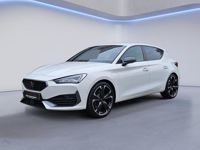 Cupra Leon 1.4 e-Hybrid VZ Performance /Apple Carplay/Front-Side-Lane-File Assist/Dodehoek monitor/Stuur-Stoelverwarming/Lendesteunen verstelb./(MET GARANTIE*)