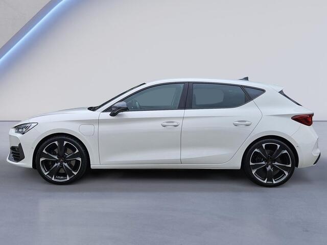 Cupra Leon 1.4 e-Hybrid VZ Performance /Apple Carplay/Front-Side-Lane-File Assist/Dodehoek monitor/Stuur-Stoelverwarming/Lendesteunen verstelb./(MET GARANTIE*)