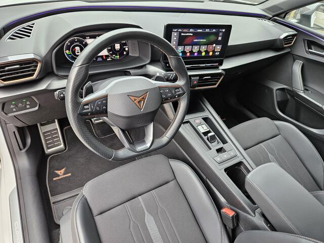 Cupra Leon 1.4 e-Hybrid VZ Performance /Apple Carplay/Front-Side-Lane-File Assist/Dodehoek monitor/Stuur-Stoelverwarming/Lendesteunen verstelb./(MET GARANTIE*)