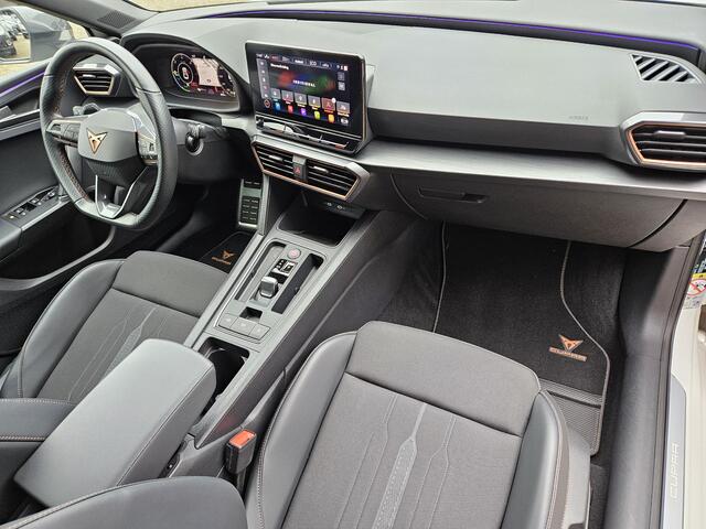 Cupra Leon 1.4 e-Hybrid VZ Performance /Apple Carplay/Front-Side-Lane-File Assist/Dodehoek monitor/Stuur-Stoelverwarming/Lendesteunen verstelb./(MET GARANTIE*)