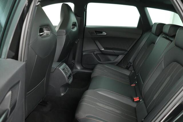 Cupra Leon 1.4 e-Hybrid | 245pk | Panoramadak | Stoel & stuurverwarming | Carplay | Adaptive cruise | Sfeerverlichting | Navigatie | Camera | PHEV