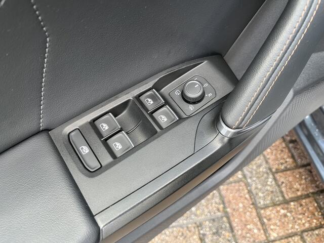 Cupra Leon 1.4 e-Hybrid Performance / AUTOMAAT/ PANO/ KEYLESS/ ACC/ DIGITAL DASH/ NAVI/ FULL LINK/ DAB/ STOELVERWARMING/ PARK. SENSOREN + CAMERA/ DIVERSE HULPSYSTEMEN