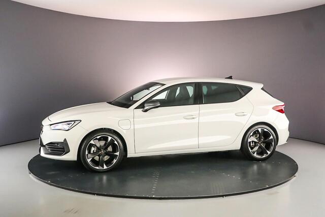 Cupra Leon Business 1.4 TSI e-Hybrid 204pk DSG Automaat Cruise control, Navigatie, Stuurwiel verwarmd, Airco, DAB, App connect, Parkeersensor achter, LED verlichting