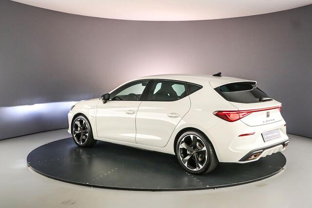 Cupra Leon Business 1.4 TSI e-Hybrid 204pk DSG Automaat Cruise control, Navigatie, Stuurwiel verwarmd, Airco, DAB, App connect, Parkeersensor achter, LED verlichting