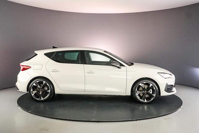 Cupra Leon Business 1.4 TSI e-Hybrid 204pk DSG Automaat Cruise control, Navigatie, Stuurwiel verwarmd, Airco, DAB, App connect, Parkeersensor achter, LED verlichting