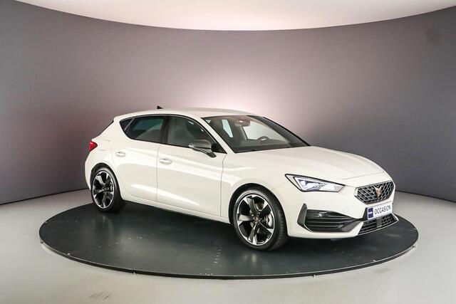 Cupra Leon Business 1.4 TSI e-Hybrid 204pk DSG Automaat Cruise control, Navigatie, Stuurwiel verwarmd, Airco, DAB, App connect, Parkeersensor achter, LED verlichting