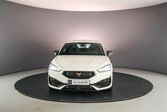 Cupra Leon Business 1.4 TSI e-Hybrid 204pk DSG Automaat Cruise control, Navigatie, Stuurwiel verwarmd, Airco, DAB, App connect, Parkeersensor achter, LED verlichting