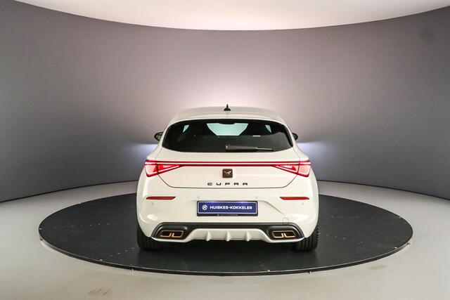 Cupra Leon Business 1.4 TSI e-Hybrid 204pk DSG Automaat Cruise control, Navigatie, Stuurwiel verwarmd, Airco, DAB, App connect, Parkeersensor achter, LED verlichting