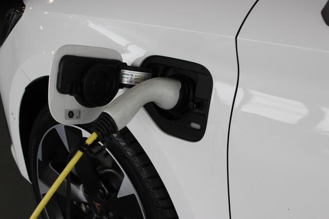 Cupra Leon 1.4 e-Hybrid VZ Business Camera | Cruise | Full LED | Sportstoelen | Virtual Cockpit | 19" LMV | PDC V+A