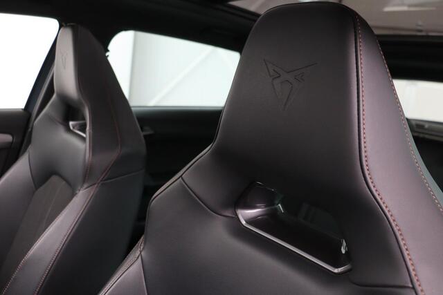 Cupra Leon 1.4 e-Hybrid VZ Performance | Panoramadak | Stoel & stuurverwarming | Carplay | Camera | Adaptive cruise | Keyless | Navigatie