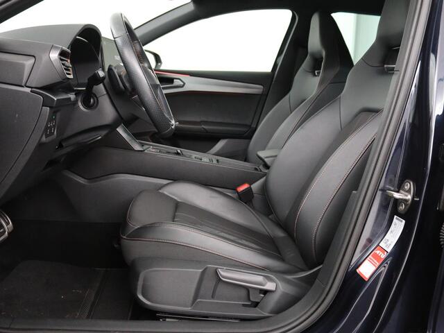 Cupra Leon 1.4 e-Hybrid | Carplay | Camera | Stoel & Stuurverwarming | Adaptive Cruise | Full LED | Navigatie | DAB+ | LMV 18 inch