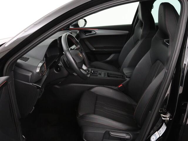Cupra Leon 1.4 e-Hybrid | Carplay | Stuurverwarming | Navigatie | Sfeerverlichting | Full LED | Keyless | Sportstoelen | Parkeerhulp | PHEV