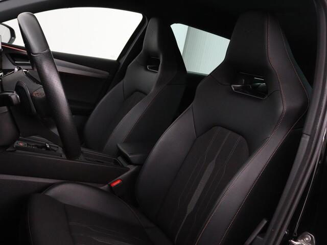 Cupra Leon 1.4 e-Hybrid | Carplay | Stuurverwarming | Navigatie | Sfeerverlichting | Full LED | Keyless | Sportstoelen | Parkeerhulp | PHEV