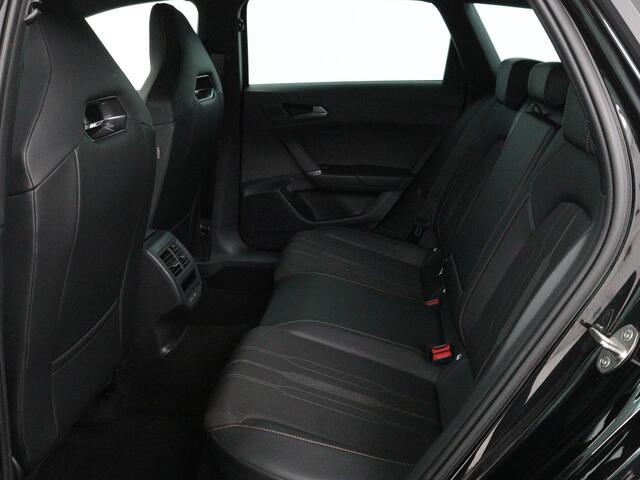 Cupra Leon 1.4 e-Hybrid | Carplay | Stuurverwarming | Navigatie | Sfeerverlichting | Full LED | Keyless | Sportstoelen | Parkeerhulp | PHEV