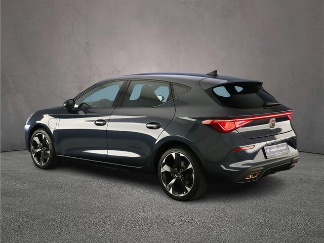Cupra Leon Business 1.4 TSI e-Hybrid 204pk DSG Automaat Adaptive cruise control, Stuurwiel verwarmd, Achteruitrijcamera, Navigatie, Parkeersensoren, Stoelverwarming