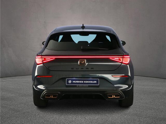 Cupra Leon Business 1.4 TSI e-Hybrid 204pk DSG Automaat Adaptive cruise control, Stuurwiel verwarmd, Achteruitrijcamera, Navigatie, Parkeersensoren, Stoelverwarming