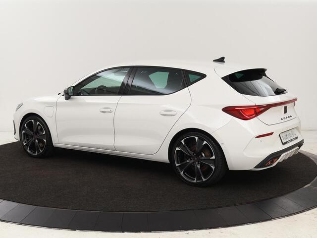 Cupra Leon 1.4 e-Hybrid VZ | 245pk | Stoel & stuurverwarming | Camera | Navigatie | Sfeerverlichting | Keyless | Full LED | PHEV