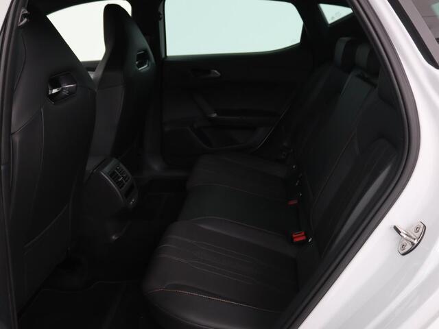 Cupra Leon 1.4 e-Hybrid | Stoel & stuurverwarming | Carplay | Adaptive cruise | Camera | Navigatie | Sfeerverlichting | Full LED | Keyless | PHEV
