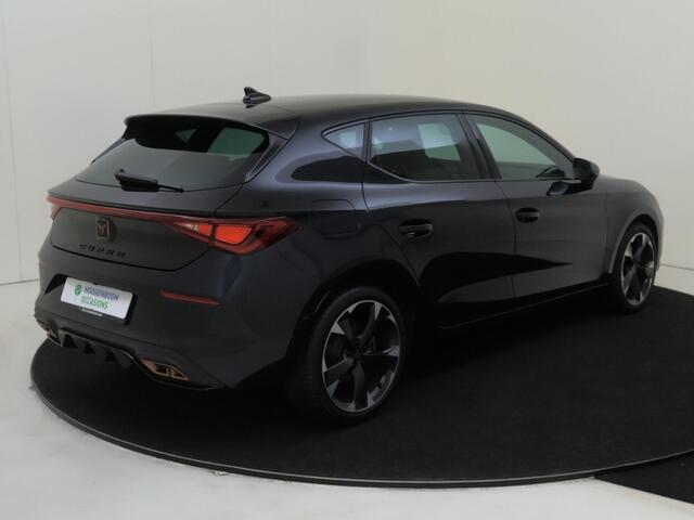Cupra Leon 1.4 e-Hybrid VZ Adrenaline | Parkeerasisstent | Keyless | Adaptieve demping | Stoel- en stuurwielverwarming | Navigatie | Achteruitrijcamera | Adaptieve cruise control | Elektrisch inklapbare buitenspiegels |