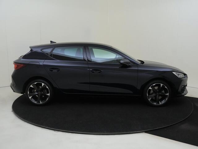 Cupra Leon 1.4 e-Hybrid VZ Adrenaline | Parkeerasisstent | Keyless | Adaptieve demping | Stoel- en stuurwielverwarming | Navigatie | Achteruitrijcamera | Adaptieve cruise control | Elektrisch inklapbare buitenspiegels |