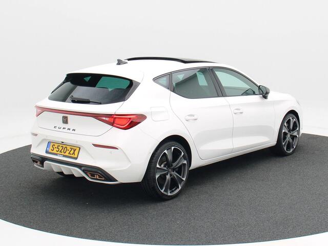 Cupra Leon 1.4 e-Hybrid 245 Pk Automaat VZ Adrenaline | Panoramadak | Adaptive Cruise | Climate Control | Stoelverwarming | Navigatie | Camera | Carplay | 19 inch | 56.510 Km!!