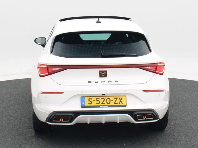 Cupra Leon 1.4 e-Hybrid 245 Pk Automaat VZ Adrenaline | Panoramadak | Adaptive Cruise | Climate Control | Stoelverwarming | Navigatie | Camera | Carplay | 19 inch | 56.510 Km!!