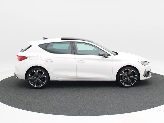 Cupra Leon 1.4 e-Hybrid 245 Pk Automaat VZ Adrenaline | Panoramadak | Adaptive Cruise | Climate Control | Stoelverwarming | Navigatie | Camera | Carplay | 19 inch | 56.510 Km!!