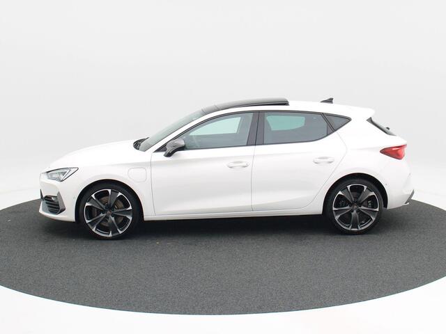 Cupra Leon 1.4 e-Hybrid 245 Pk Automaat VZ Adrenaline | Panoramadak | Adaptive Cruise | Climate Control | Stoelverwarming | Navigatie | Camera | Carplay | 19 inch | 56.510 Km!!