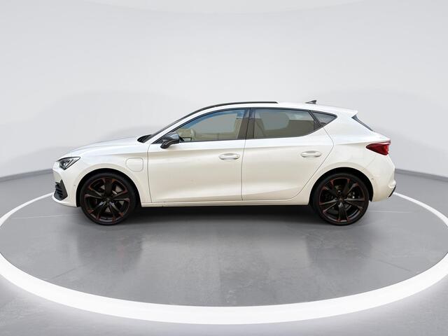 Cupra Leon 1.4 TSI 245pk DSG e-Hybrid VZ Performance · Panoramadak · Camera · Keyless · Stuur- & Stoelverwarming · ACC · Verkeersbord Detectie ·