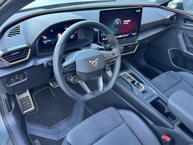 Cupra Leon 1.5 TSI e-Hybrid 272pk DSG VZ Extreme Panoramadak Schaalstoelen Sennheiser matte lak!