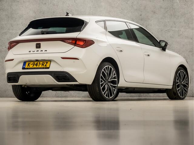 Cupra Leon 1.4 e-Hybrid VZ Sport 245Pk Automaat (APPLE CARPLAY, GROOT NAVI, CAMERA, KUIPSTOELEN, STUUR/STOELVERWARMING, KEYLESS, SFEERVERLICHTING, GETINT GLAS, ADAPTIVE CRUISE, NIEUWSTAAT)