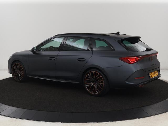 Cupra Leon 1.4 eHybrid VZ | 245pk | Leder | Stoelverwarming | Camera | Carplay | Memory | Sfeerverlichting | Navigatie | Adaptive cruise | Keyless | Sportstoelen | Full LED | 19'' | PHEV | Plug In