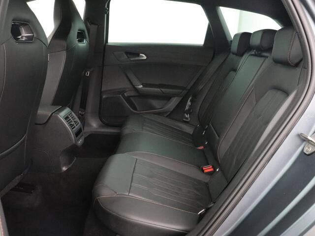 Cupra Leon 1.4 eHybrid VZ | 245pk | Leder | Stoelverwarming | Camera | Carplay | Memory | Sfeerverlichting | Navigatie | Adaptive cruise | Keyless | Sportstoelen | Full LED | 19'' | PHEV | Plug In