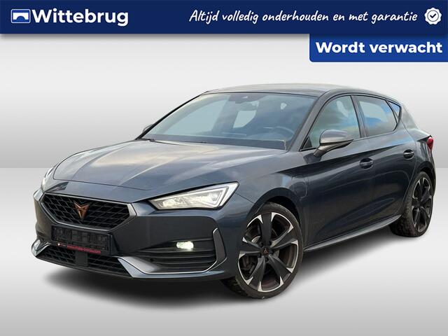 Cupra Leon 1.4 e-Hybrid VZ 245pk DSG Performance / Panorama dak / 19'' LMV / Parkeersensoren voor en achter / Navigatie / Carplay