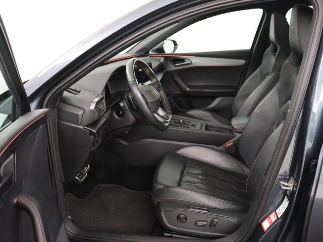 Cupra Leon 1.4 eHybrid VZ | 245pk | Panoramadak | Leder | Stoelverwarming | Adaptive cruise | Camera | Carplay | Navigatie | Sfeerverlichting | Memory | Sportstoelen | Full LED | PHEV | Plug In