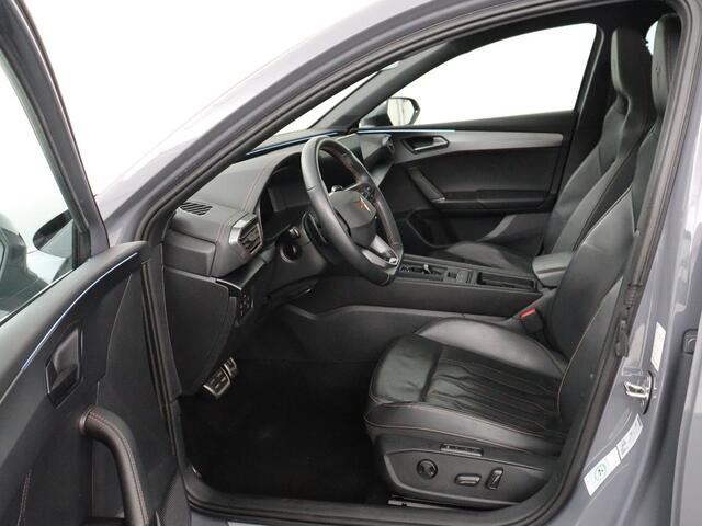 Cupra Leon 1.4 eHybrid | Panoramadak | Stoelverwarming | Leder | Carplay | Adaptive cruise | Camera | Navigatie | Park Assist | Sportstoelen | Full LED | Sfeerverlichting | PHEV | Plug In