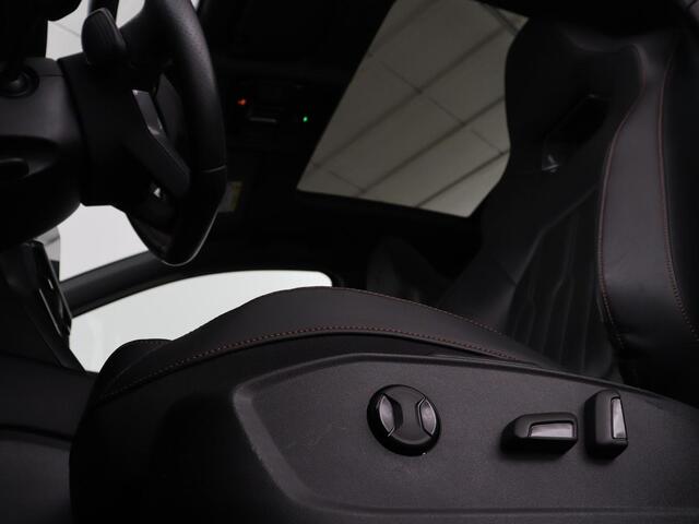 Cupra Leon 1.4 eHybrid | Panoramadak | Stoelverwarming | Leder | Carplay | Adaptive cruise | Camera | Navigatie | Park Assist | Sportstoelen | Full LED | Sfeerverlichting | PHEV | Plug In