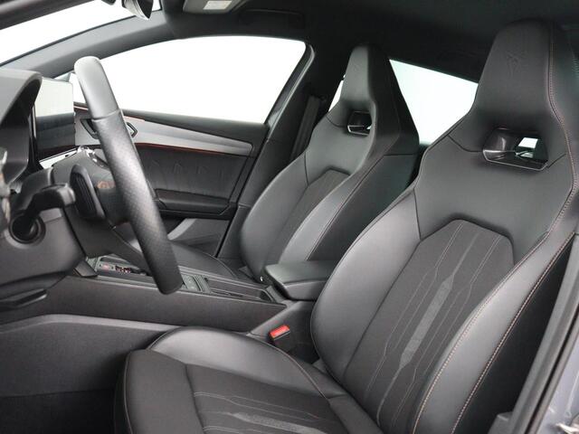 Cupra Leon 1.4 eHybrid VZ | 245pk | Trekhaak | Stoelverwarming | Adaptive cruise | Camera | Carplay | Navigatie | Sfeerverlichting | Keyless | Park Assist | Memory | Sportstoelen | Full LED | PHEV | Plug In