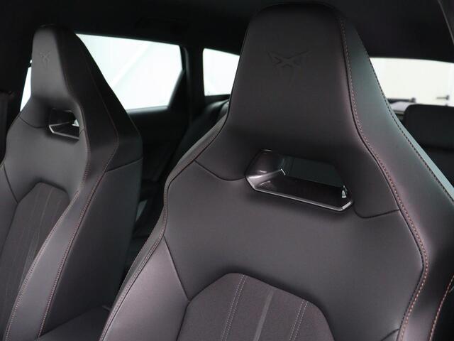 Cupra Leon 1.4 eHybrid VZ | 245pk | Trekhaak | Stoelverwarming | Adaptive cruise | Camera | Carplay | Navigatie | Sfeerverlichting | Keyless | Park Assist | Memory | Sportstoelen | Full LED | PHEV | Plug In