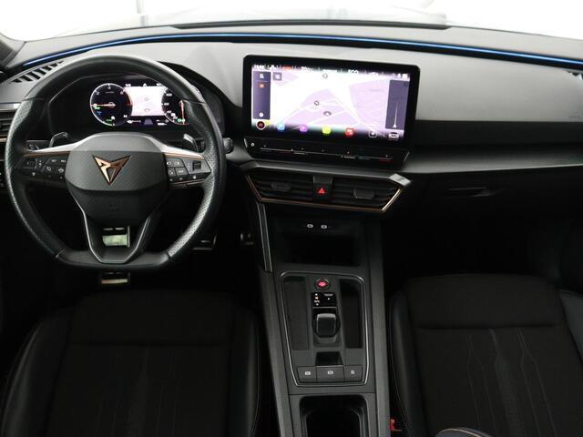 Cupra Leon 1.4 eHybrid VZ | 245pk | Trekhaak | Stoelverwarming | Adaptive cruise | Camera | Carplay | Navigatie | Sfeerverlichting | Keyless | Park Assist | Memory | Sportstoelen | Full LED | PHEV | Plug In