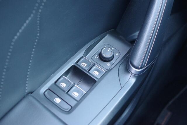 Cupra Leon 1.4 e-Hybrid VZ 245 PK Adrenaline PHEV, Stuur-Startknop, WInterpakket, Camera, Carplay, 19" LM