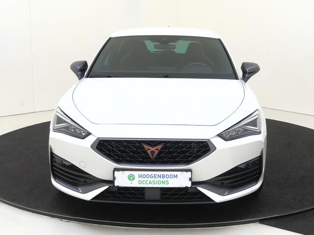 Cupra Leon 1.4 e-Hybrid VZ 245 | SoH 95% | Adaptieve demping | Parkeerassistent | Keyless | Stoel- en stuurwielverwarming | Navigatie | Adaptieve cruise control | Achteruitrijcamera |
