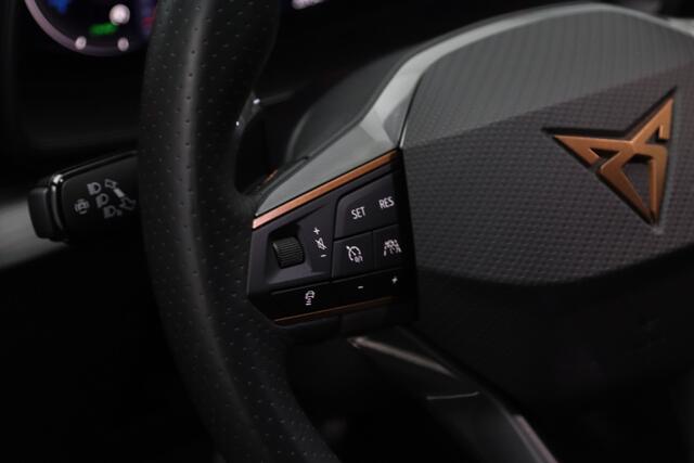 Cupra Leon 1.4 e-Hybrid 245 PK VZ Adrenaline PHEV, Groot-Navigatie, Stoleverwarming, Camera, Adap. Cruise Control