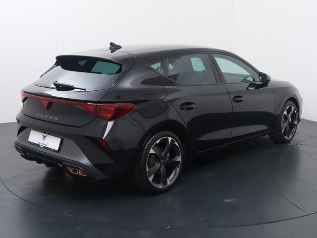 Cupra Leon 1.5 TSI e-Hybrid Business | 204 PK | SoH 100% | Adaptive cruise control | Dodehoek detectie | Kuipstoelen | Navigatiesysteem |