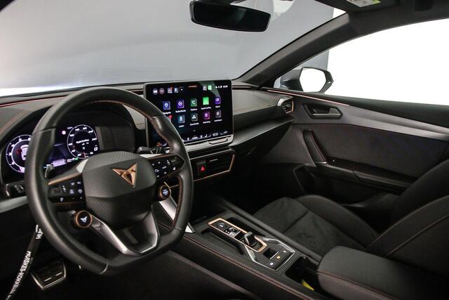 Cupra Leon Business 1.5 TSI eHybrid 204pk DSG Automaat Adaptive cruise control, Navigatie, Achteruitrijcamera, LED koplampen, Parkeersensoren, Stuurwiel verwarmd